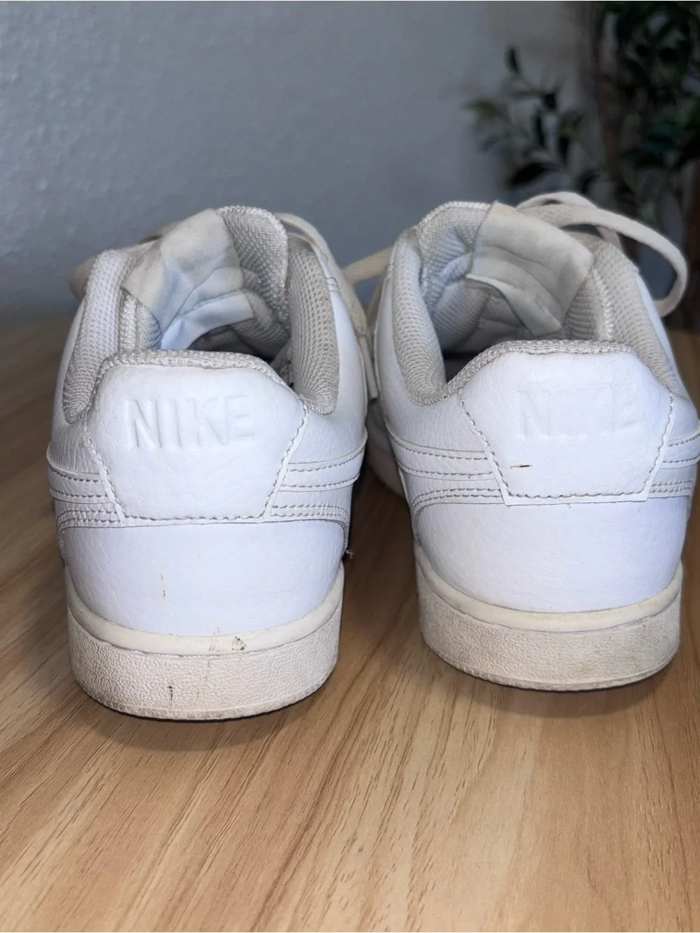 Nike Air Force Classic White Low-Top Sz 8 Sneakers